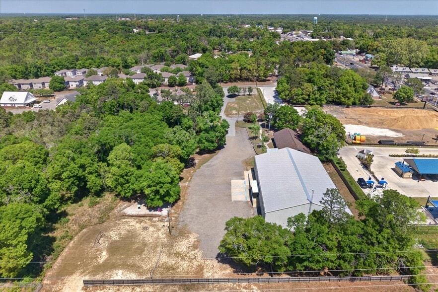 More Photos Of 100 Duggan Ave, Crestview Specialty For Sale