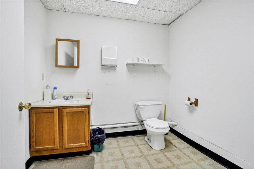 More Photos Of 24 John St, Middletown Office Residential For Sale