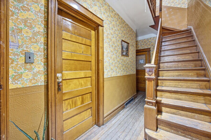 More Photos Of 6067 Putnam Ave, Ridgewood Apartments For Sale