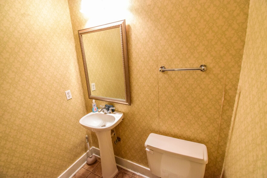 More Photos Of 2606 8th St, Tuscaloosa Office Residential For Sale