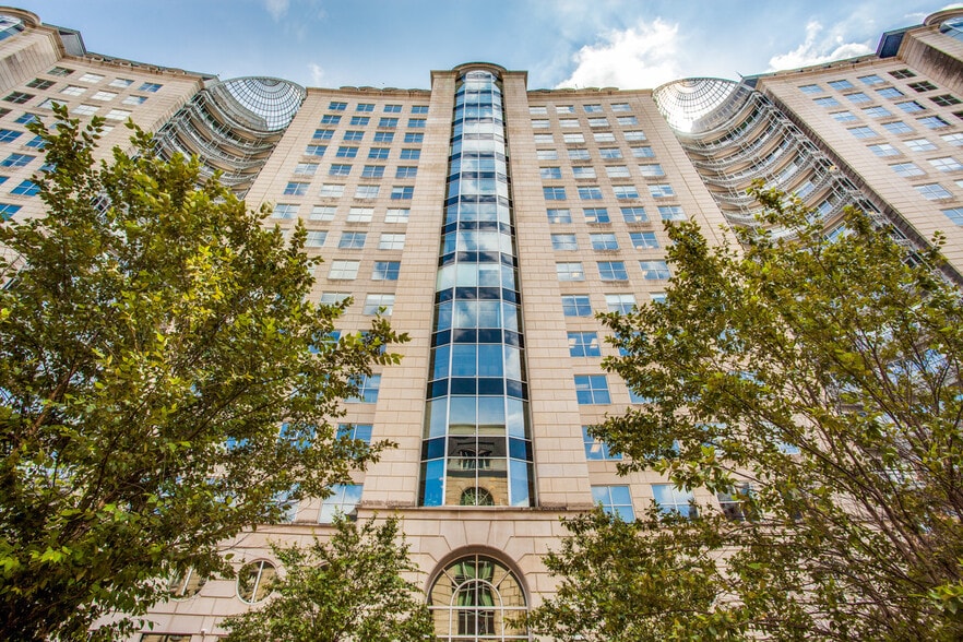 More Photos Of 500 Crescent Ct, Dallas Office For Lease