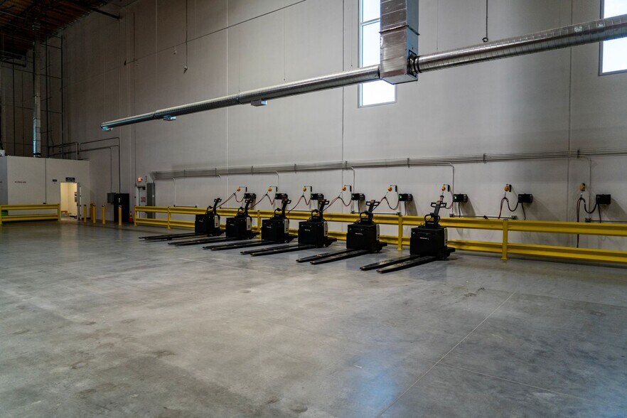 More Photos Of Rogers Rd, Patterson Industrial For Lease