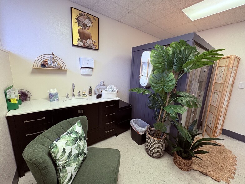 More Photos Of 1201 S Highland Ave, Clearwater Medical For Lease