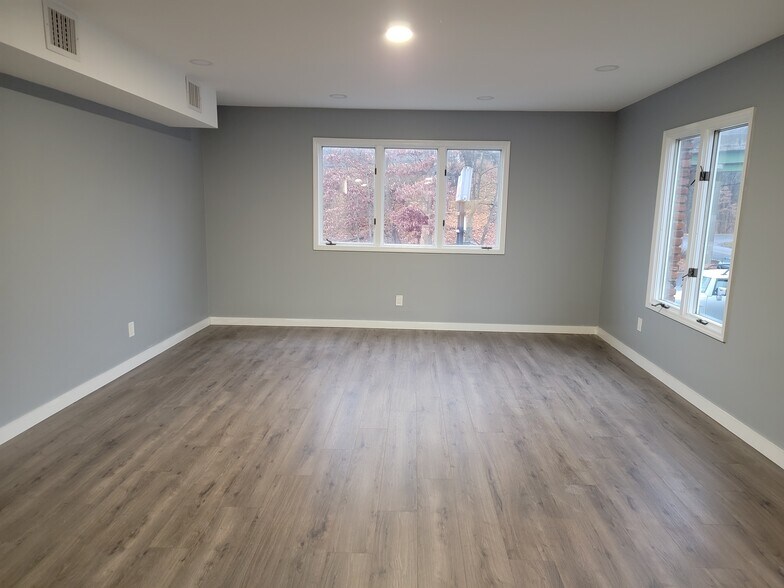 More Photos Of 110 W Crooked Hill Rd, Pearl River Office For Lease