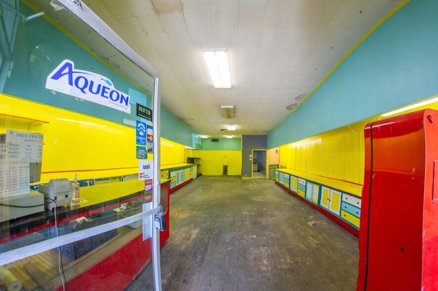 More Photos Of 1222 Main St, Commerce General Retail For Sale