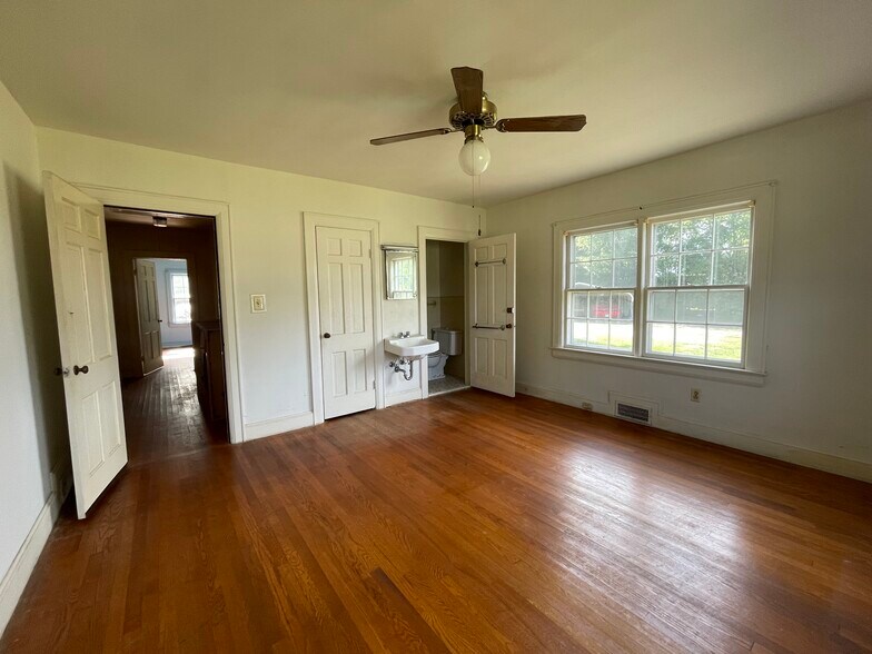 More Photos Of 1810 US Highway 17, Williamston Flex For Sale