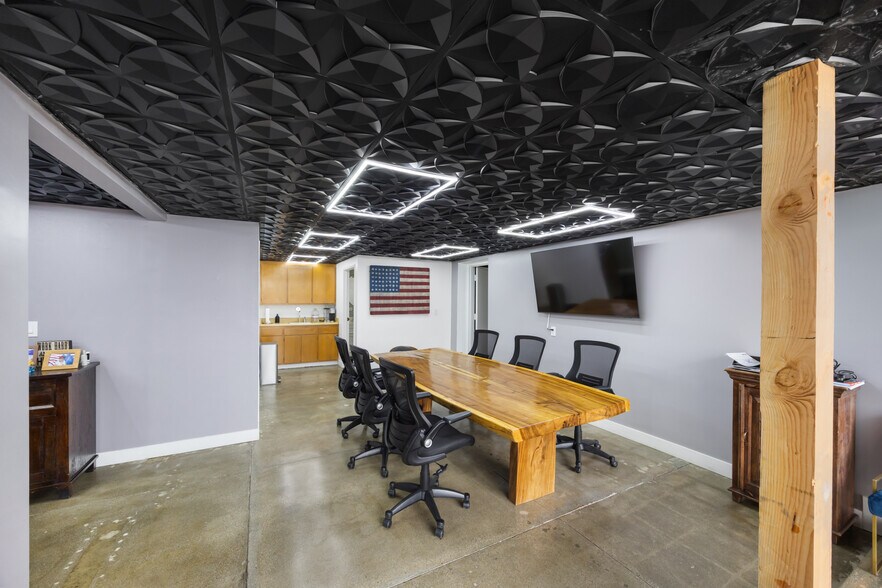 More Photos Of 14128 Paramount Blvd, Paramount Warehouse For Sale