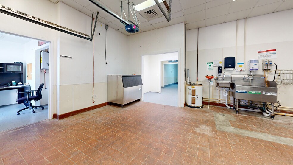 More Photos Of 174 NW 9th ave, Mulberry Distribution For Lease