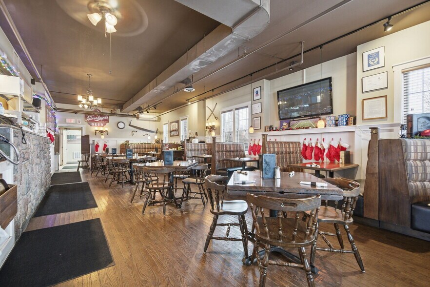 More Photos Of 145 New England Pl, Stillwater Storefront Retail Office For Sale