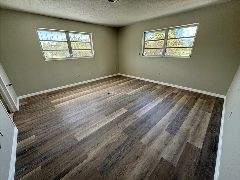 More Photos Of 4569 Tamiami Trl, Port Charlotte Freestanding For Sale