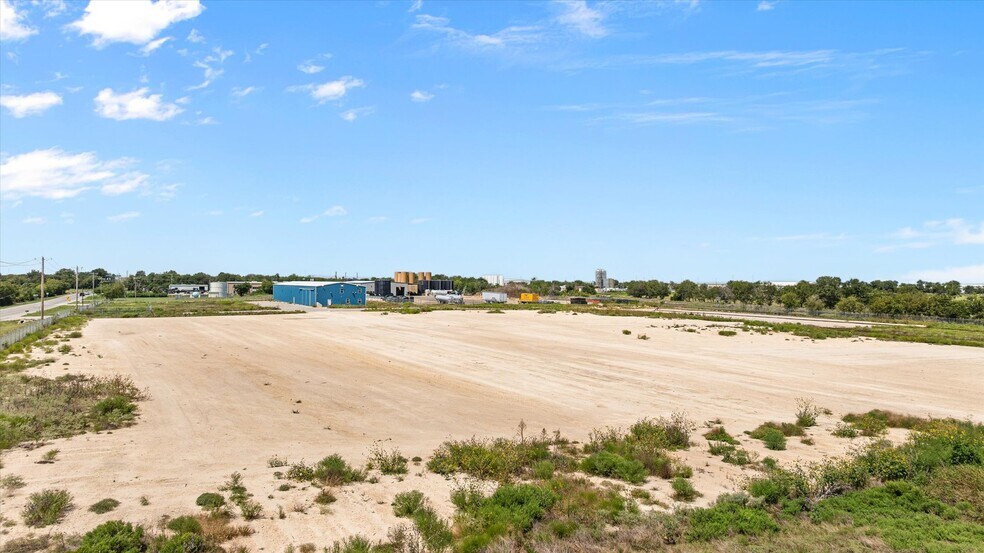 More Photos Of 14100 N Highway 171, Cresson Warehouse For Lease