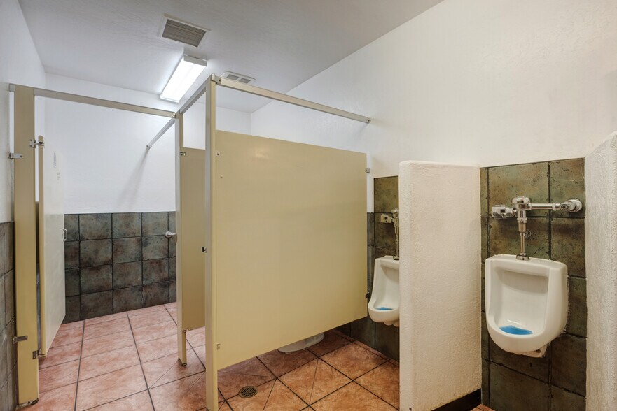 More Photos Of 8032 4th St NW, Albuquerque Restaurant For Sale