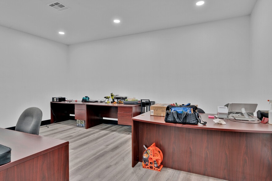 More Photos Of 23231 Vista Grande Dr, Laguna Hills Warehouse For Sale