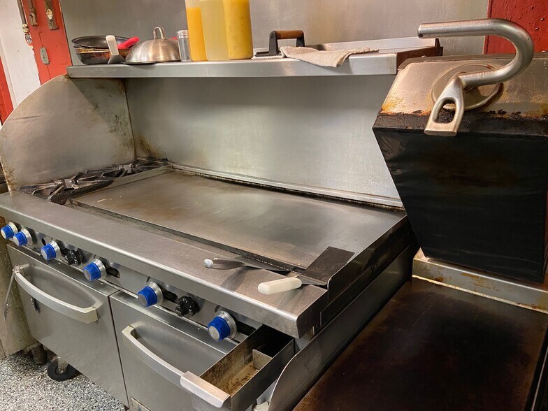 More Photos Of 340 W Northland Ave, Grand Chute Restaurant For Sale