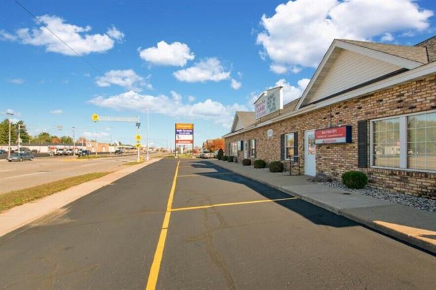 More Photos Of 2811 8th St, Wisconsin Rapids Office For Lease