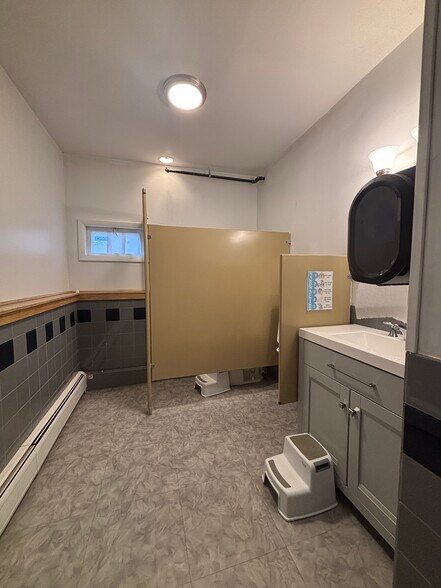 More Photos Of 41 Wendell Ave, Pittsfield Specialty For Sale