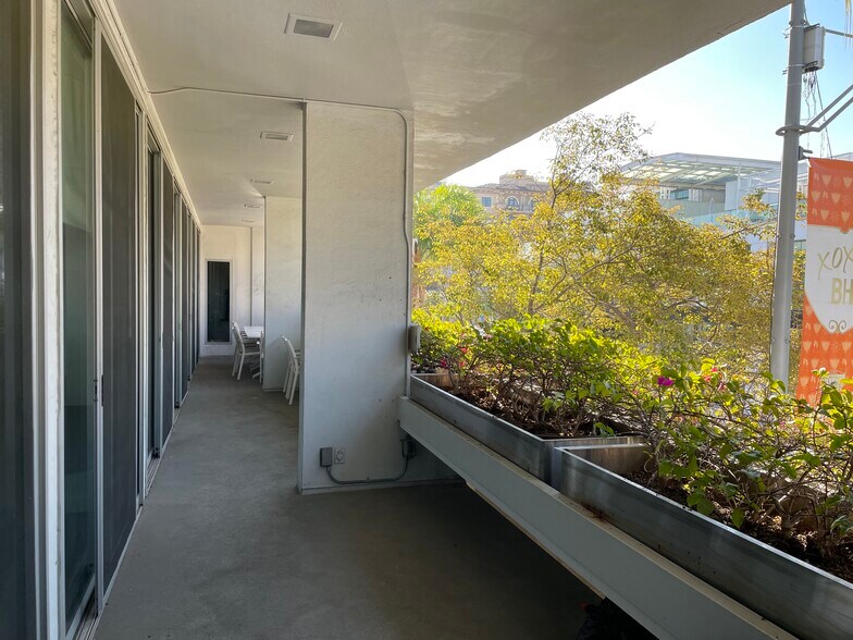 More Photos Of 270 N Canon Dr, Beverly Hills Office For Lease