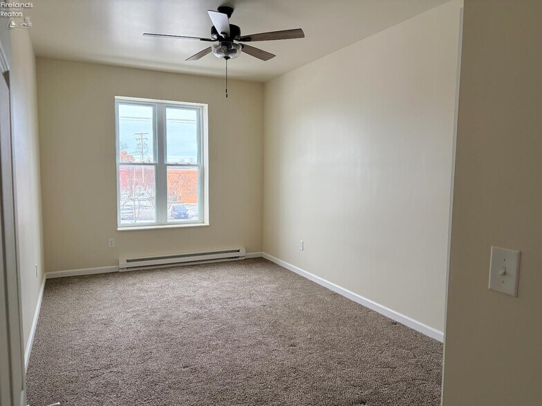 More Photos Of 110 Railroad St, Clyde Restaurant For Sale