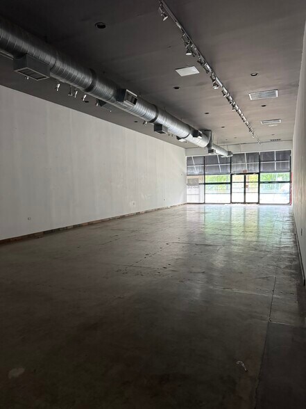 More Photos Of 4715 Main St, Houston Unknown For Lease