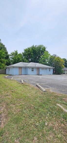 Primary Photo Of 3223 Shallowford Rd, Atlanta Office For Lease