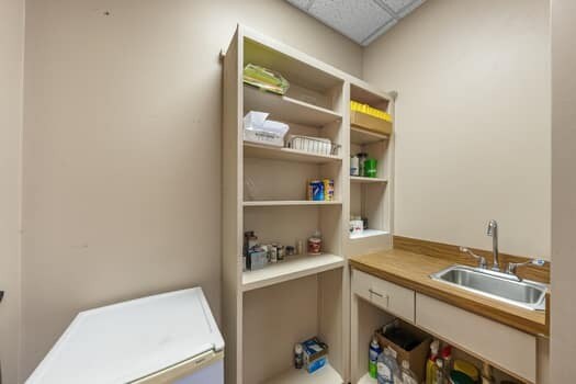 More Photos Of 222 S Sidney Baker St, Kerrville Office For Sale