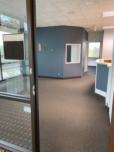 More Photos Of 941 Hillwind Rd NE, Minneapolis Medical For Lease