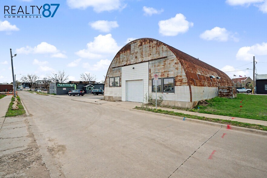 More Photos Of 44 17th Ave SW, Cedar Rapids Warehouse For Lease