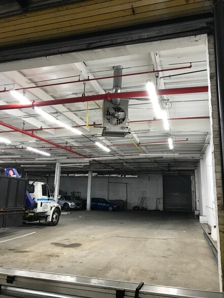More Photos Of 656 Montauk Ave, Brooklyn Warehouse For Lease