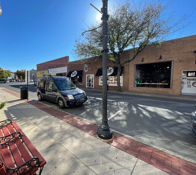 More Photos Of 513 Poplar St, Cambridge Storefront Retail Residential For Sale