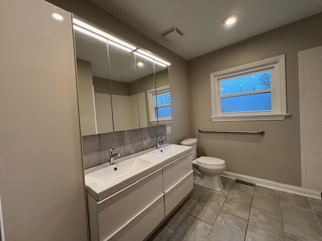 More Photos Of 704 E 9th St, Lockport Medical For Sale