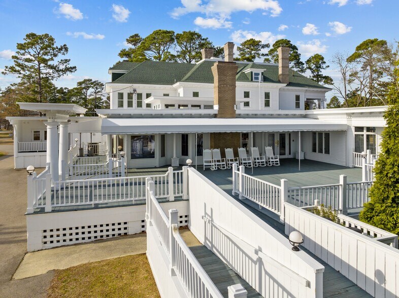 More Photos Of 738 E Main St, Belhaven Hotel For Sale