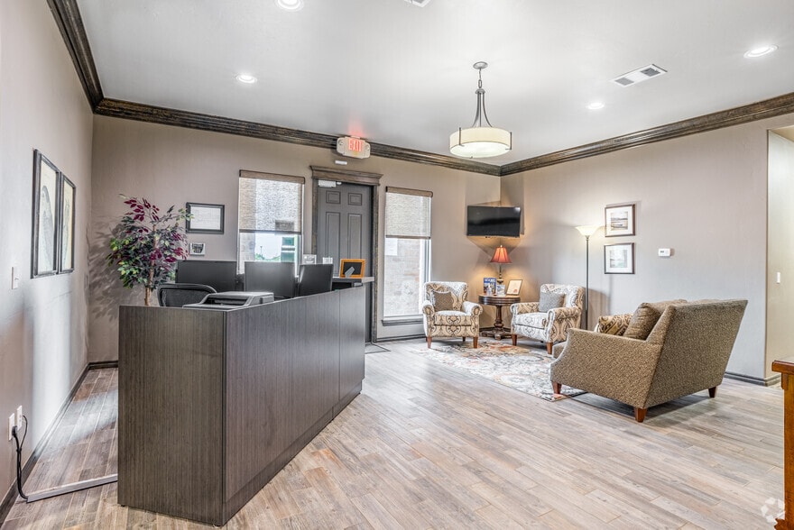 More Photos Of 9400 S I-35 Service Rd, Moore Office For Sale