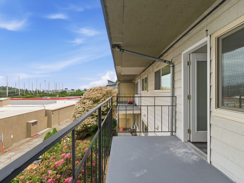 More Photos Of 2629 14th Ave W, Seattle Apartments For Sale