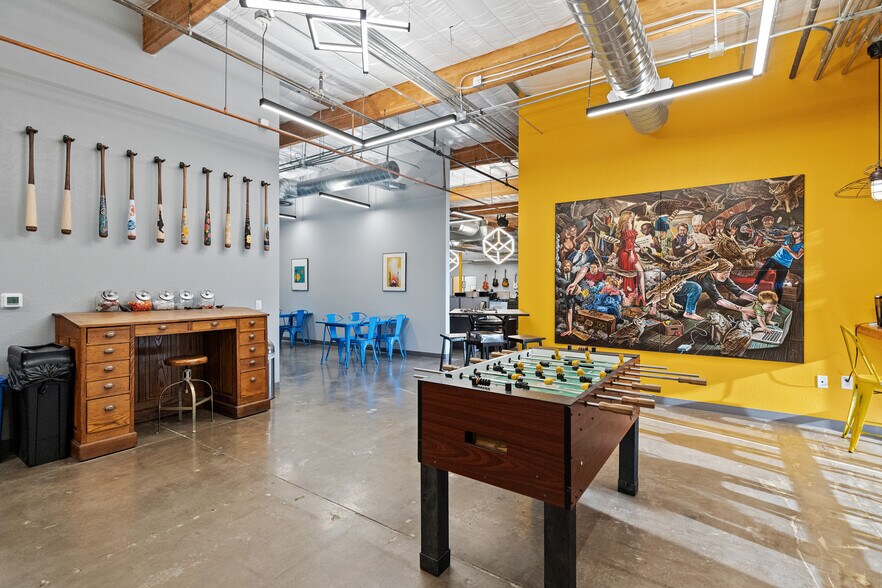 More Photos Of 2410 W Royal Palm Rd, Phoenix Light Manufacturing For Sale