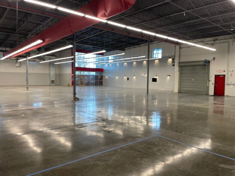 More Photos Of 23221 E Knox Ave, Liberty Lake Light Manufacturing For Sale