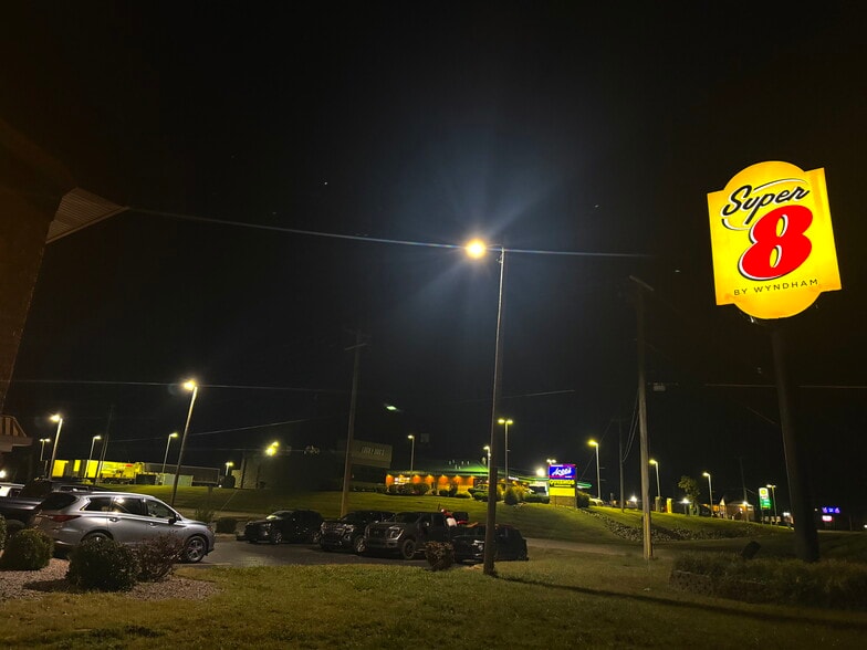 More Photos Of 2055 E 5th St, Metropolis Hotel For Sale