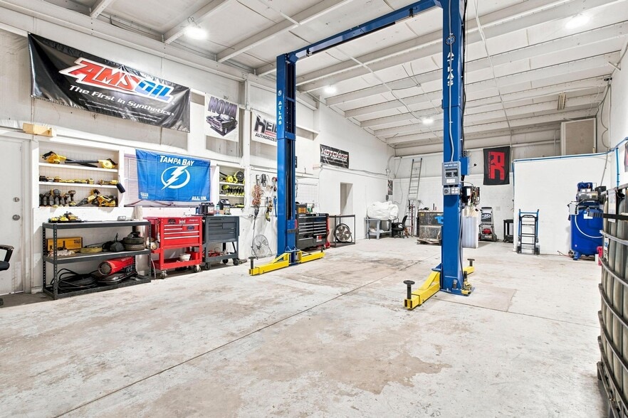 More Photos Of 2450 S US Highway 27/441, Fruitland Park Warehouse For Lease