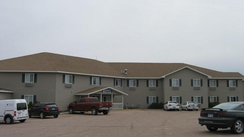 Primary Photo Of 920 S 3rd Ave, Clear Lake Hotel For Sale