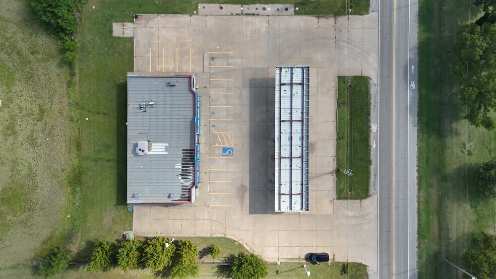 More Photos Of 1110 N Main St, Cheney Service Station For Sale