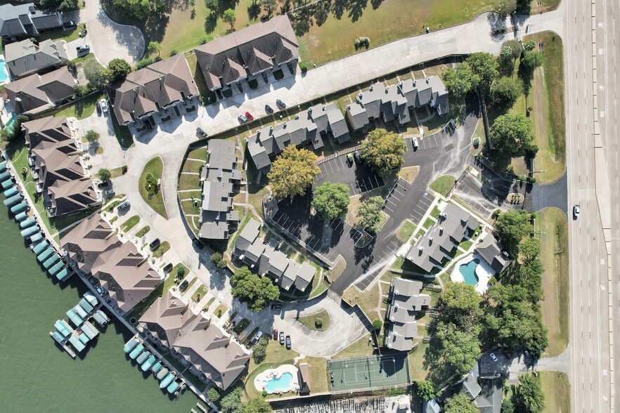 More Photos Of 17578 Highway 105, Montgomery Hotel For Sale