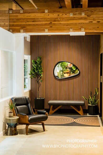 More Photos Of 4444 W Lakeside Dr, Burbank Office For Lease