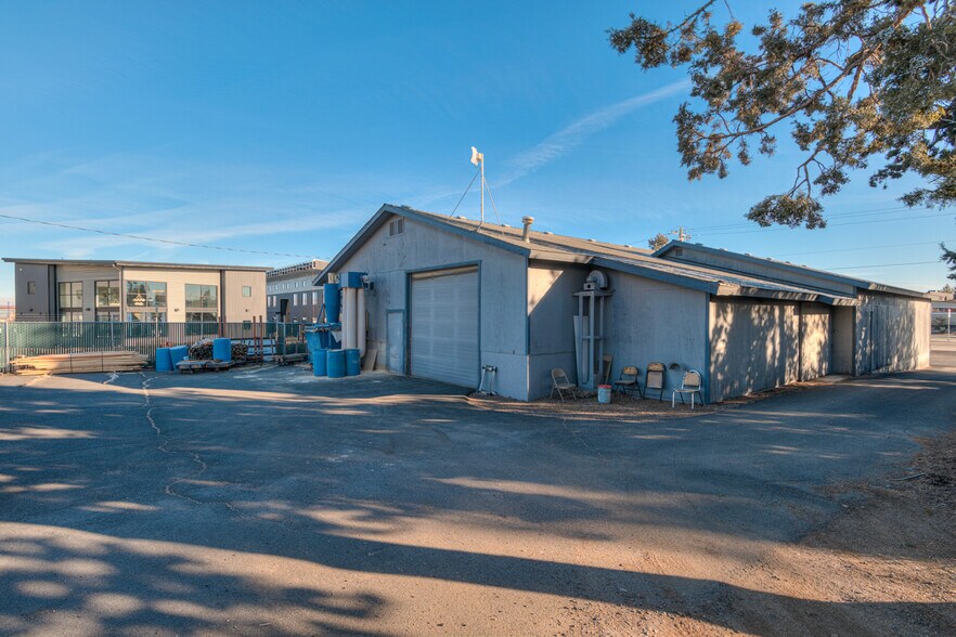More Photos Of 625 SE 9th St, Bend Warehouse For Sale