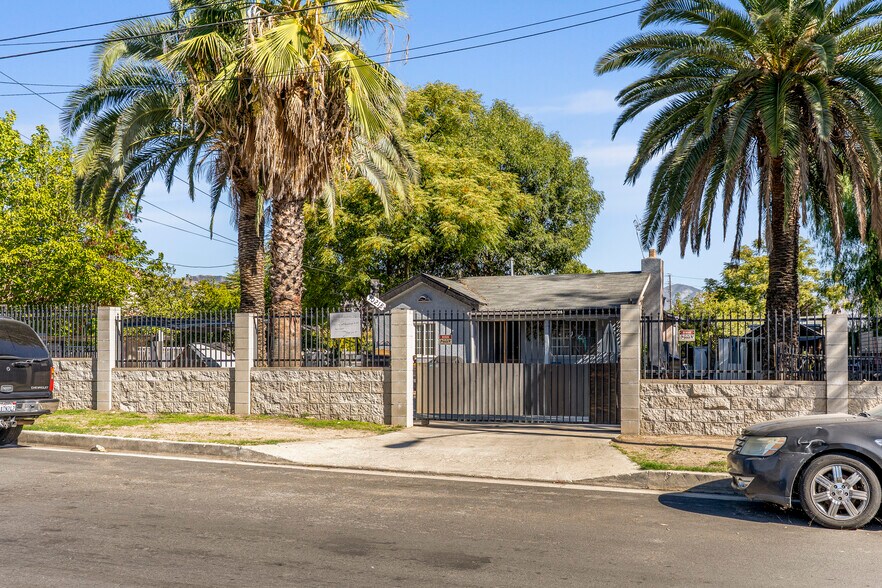 More Photos Of 10218 Bradley Ave, Pacoima Apartments For Sale