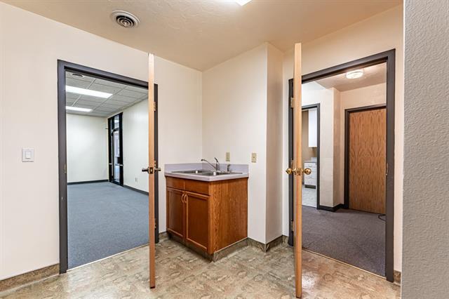 More Photos Of 34 SE Main St, Blackfoot Office For Sale