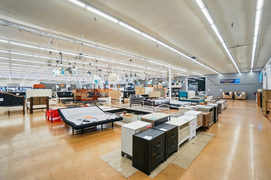 More Photos Of 50 Eswin St, Cincinnati Freestanding For Sale