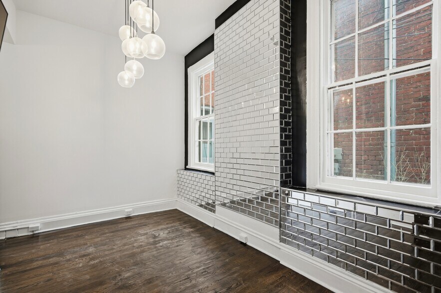 More Photos Of 16 E Main St, Richmond Storefront Retail Office For Lease