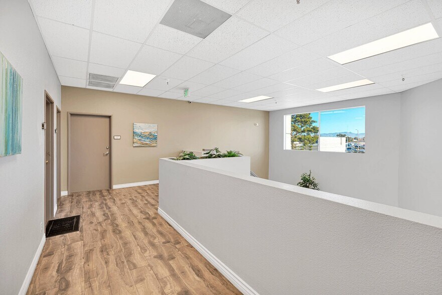 More Photos Of 15490 Civic Dr, Victorville Office For Lease