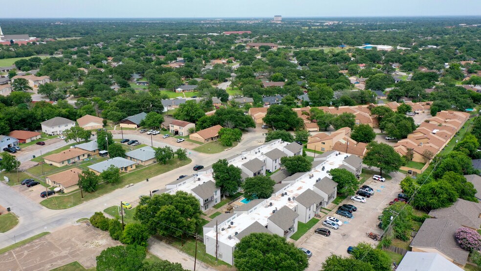 More Photos Of 2000 Kazmeier Plz, Bryan Apartments For Sale