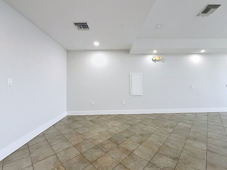 More Photos Of 13414 US Highway 19, Hudson Showroom For Lease