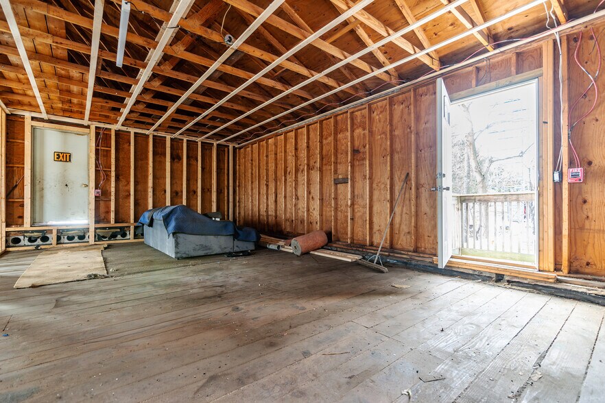 More Photos Of 1220 Broad St, Central Falls Auto Repair For Sale